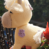Vache jaune au crochet – Image 2