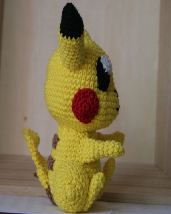 Pikachu crocheté main – Image 2