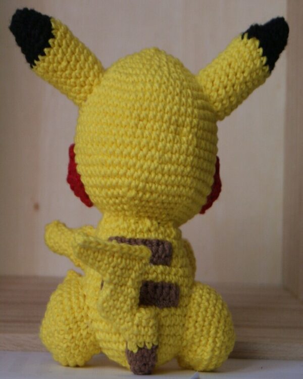 Pikachu crocheté main – Image 3