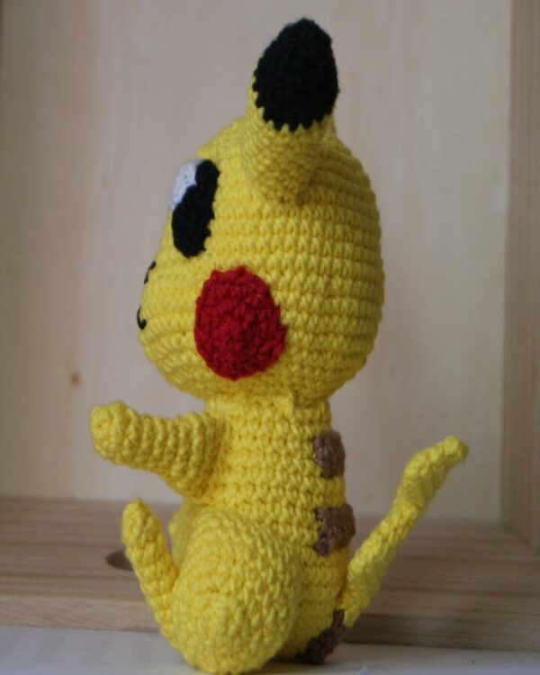 Pikachu crocheté main – Image 4