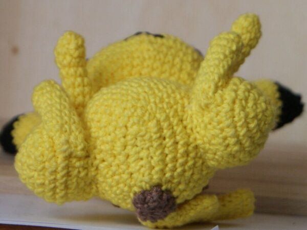 Pikachu crocheté main – Image 5